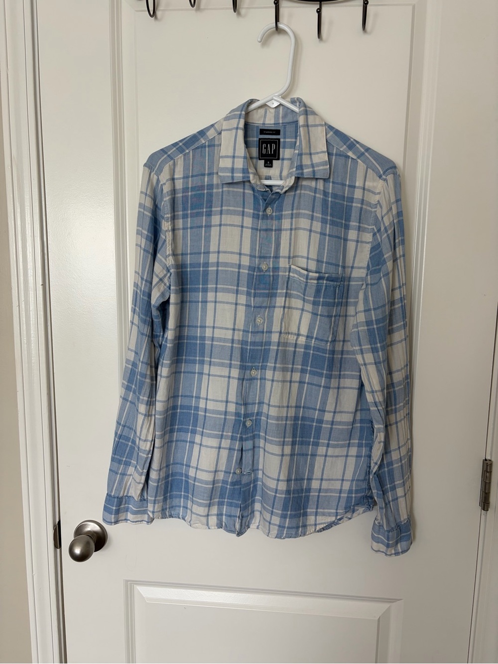 Men’s GAP Light Blue and White Plaid Casual Button-Down Shirt